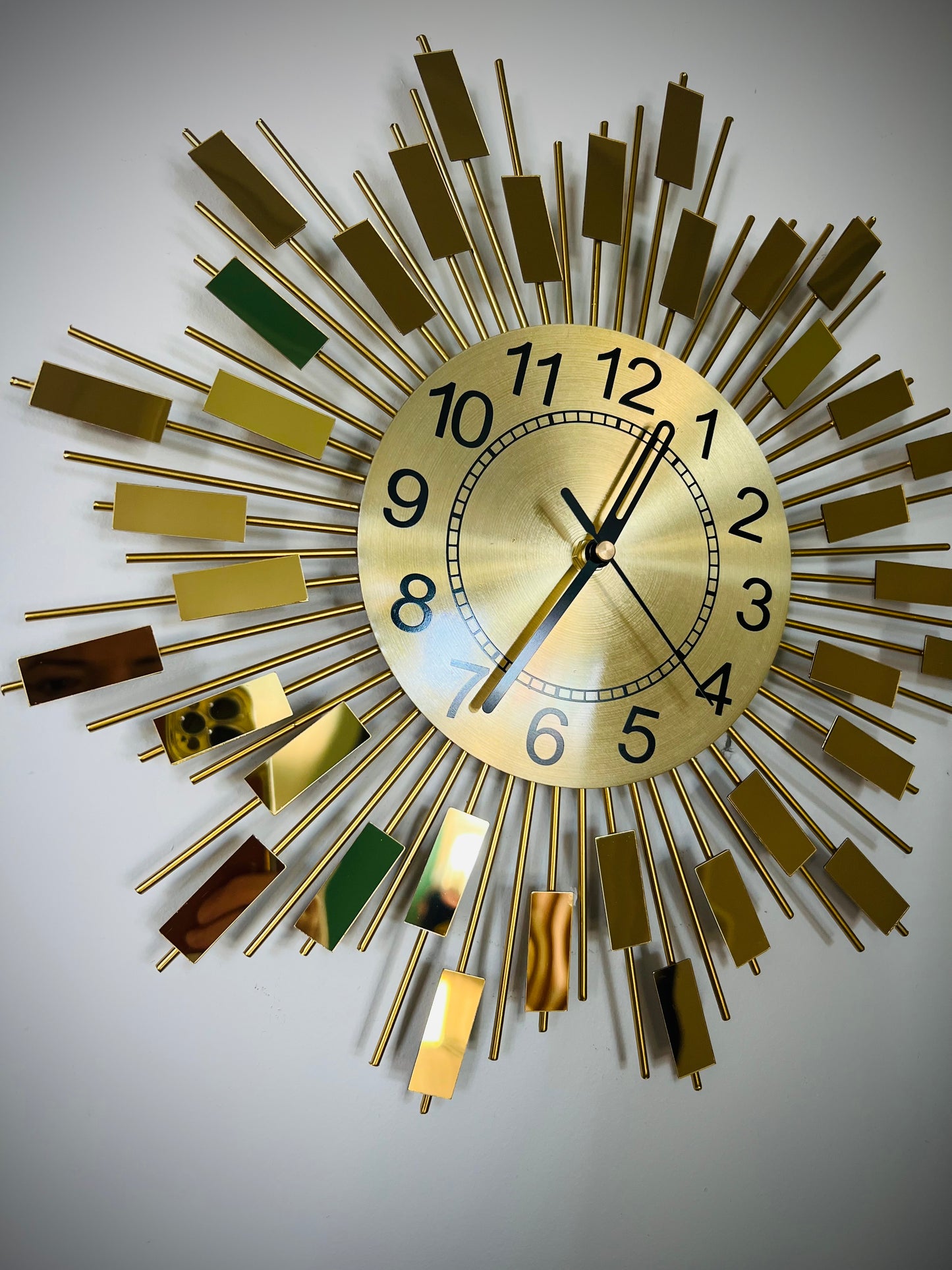 Starburst Clock With Complimentary Flying Ducks & Postage.