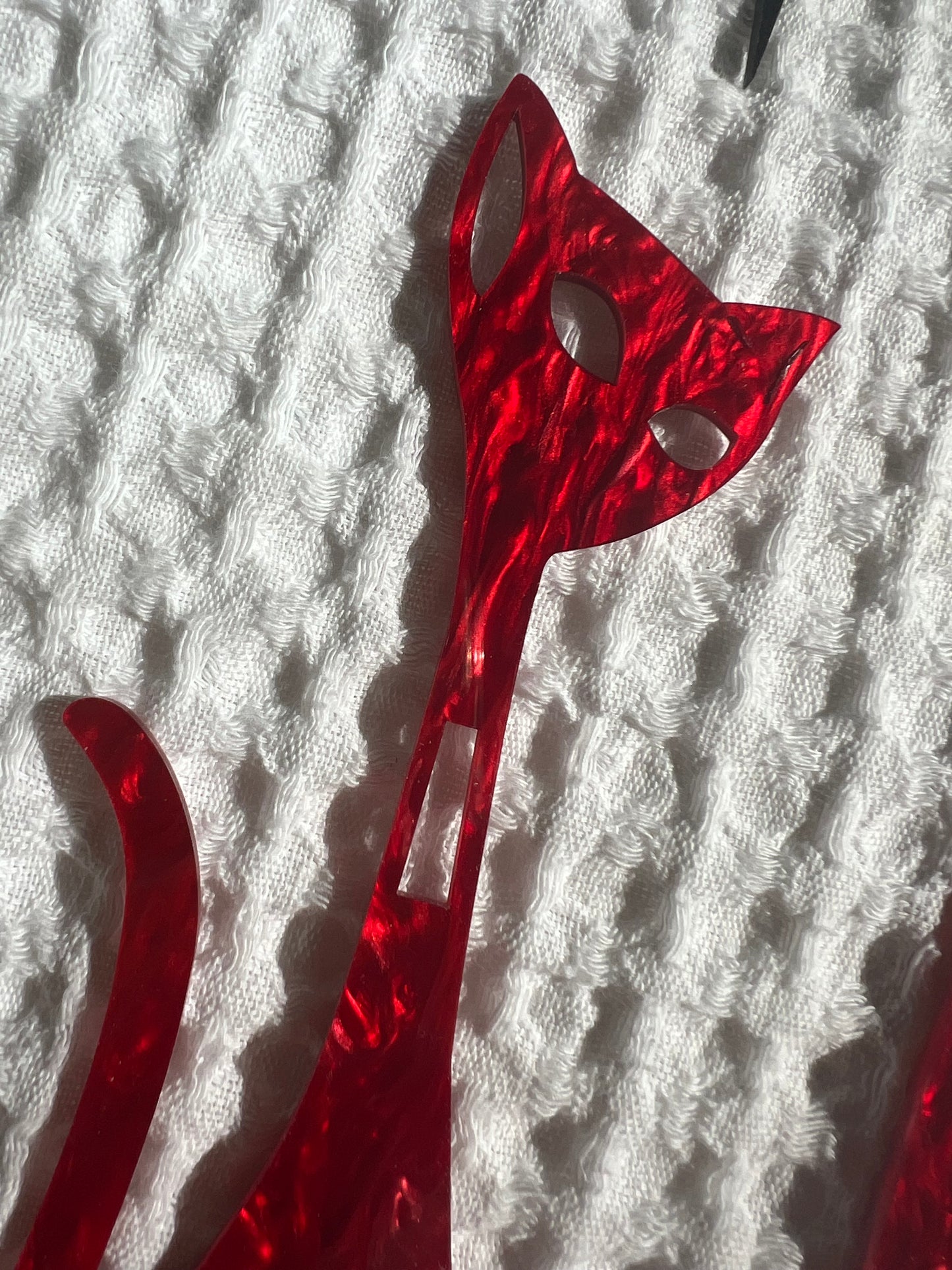 Marbled Red Sexton Cat Set With Elongated Diamond. FREE SHIPPING WITHIN AUSTRALIA.