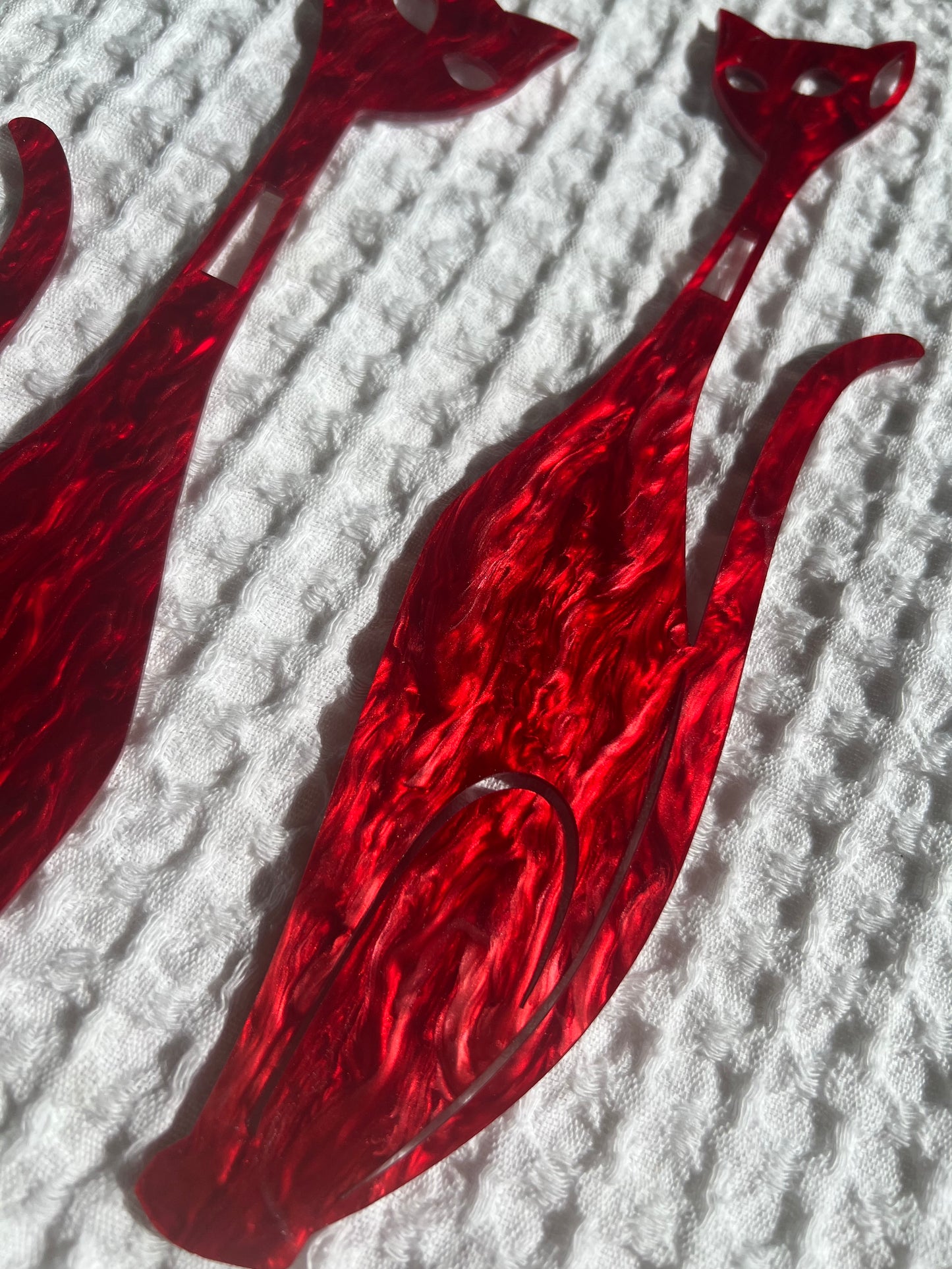 Marbled Red Sexton Cat Set With Elongated Diamond. FREE SHIPPING WITHIN AUSTRALIA.
