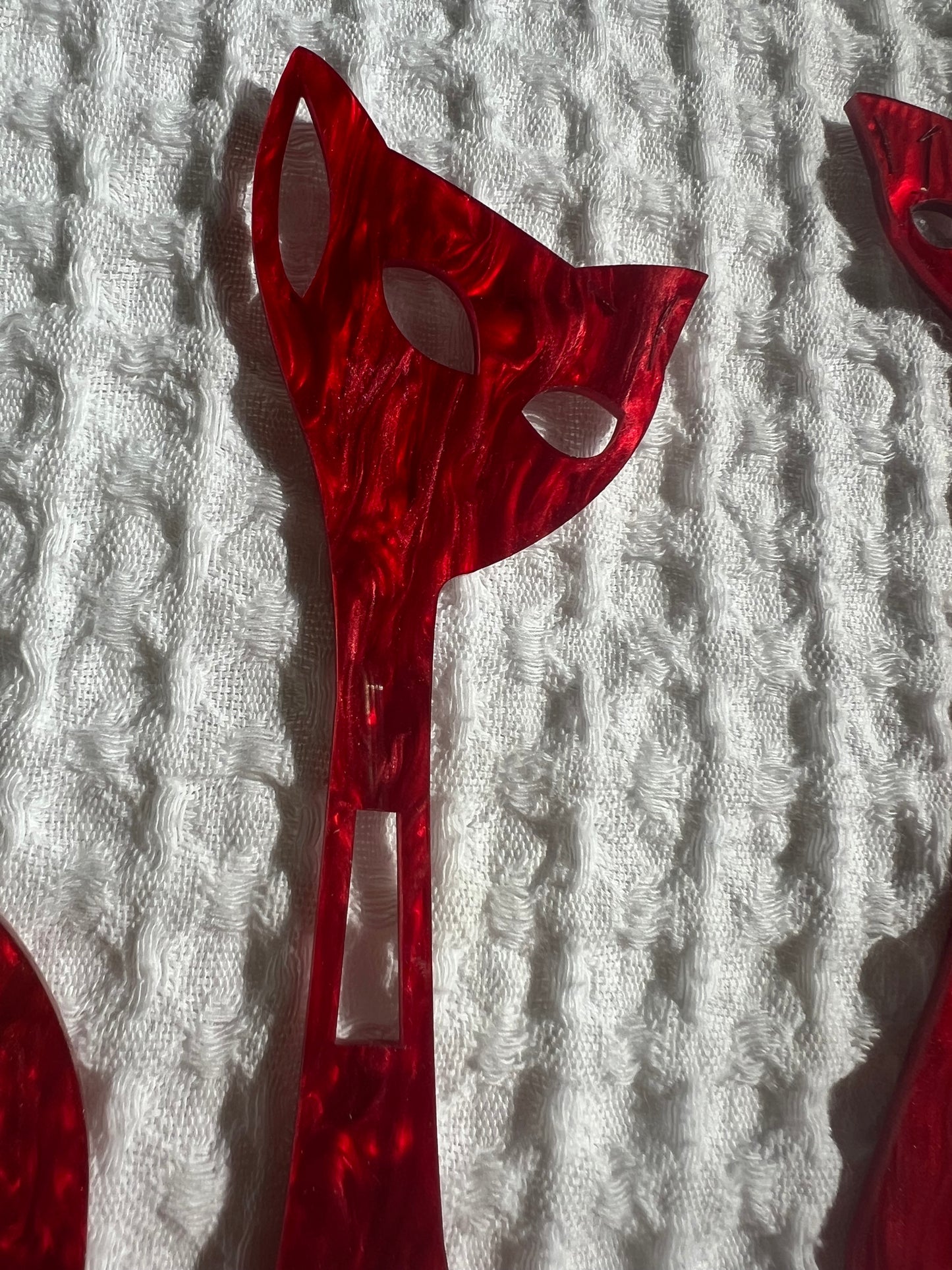 Marbled Red Sexton Cat Set With Elongated Diamond. FREE SHIPPING WITHIN AUSTRALIA.