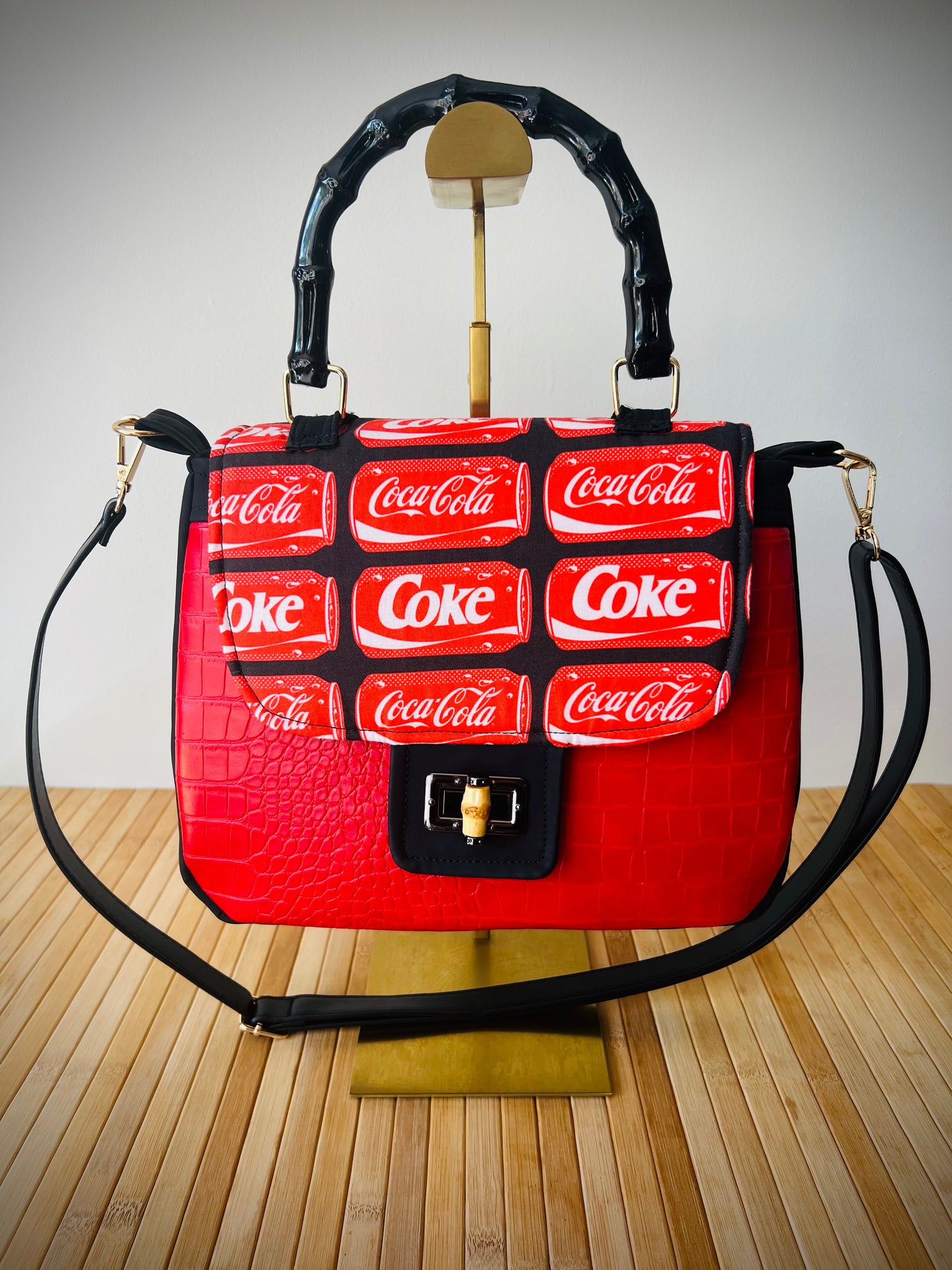 Pinup Girl Coca Cola Handbag. FREE Shipping Applies Within Australia.