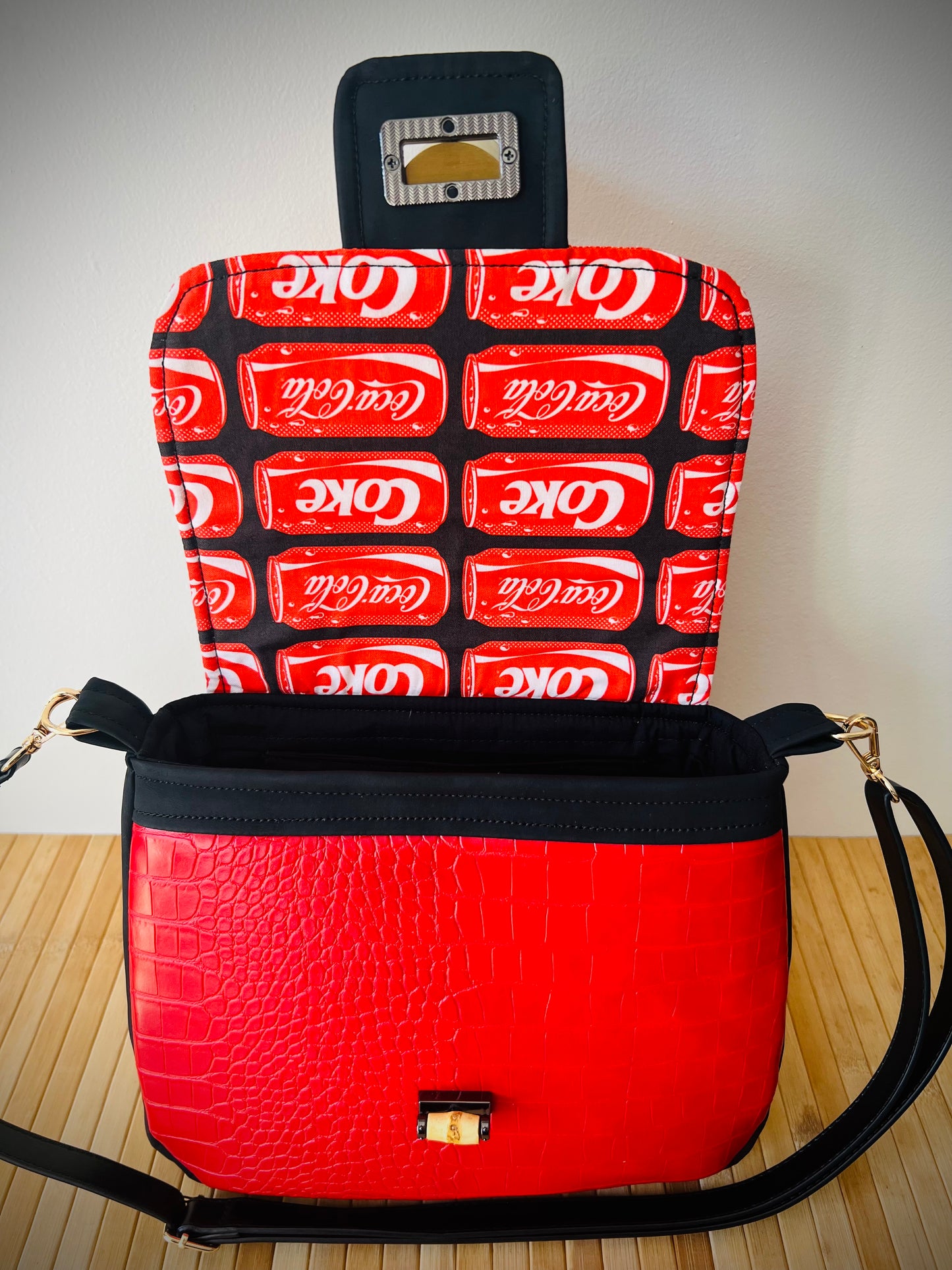 Pinup Girl Coca Cola Handbag. FREE Shipping Applies Within Australia.