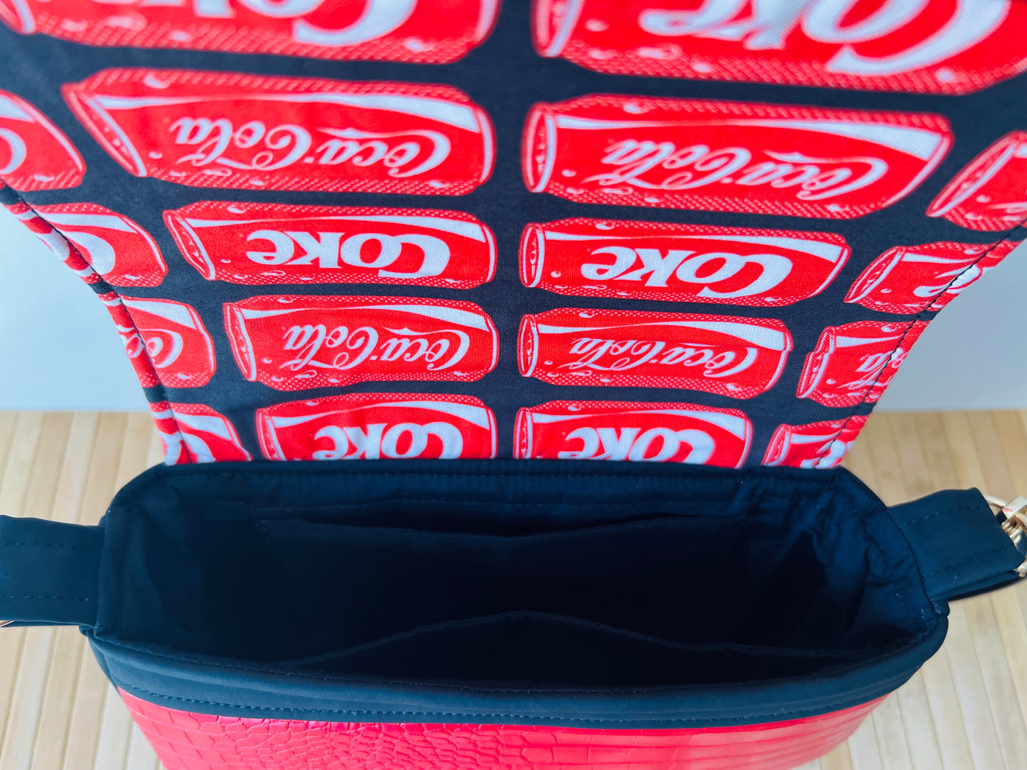 Pinup Girl Coca Cola Handbag. FREE Shipping Applies Within Australia.