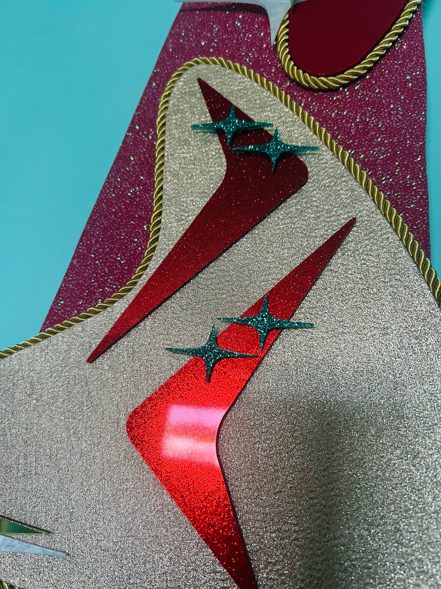 Palm Springs Vegas Opulence Starburst Clock With Stunning Handmade Atomic Age Detail. Includes Shipping Within Australia.