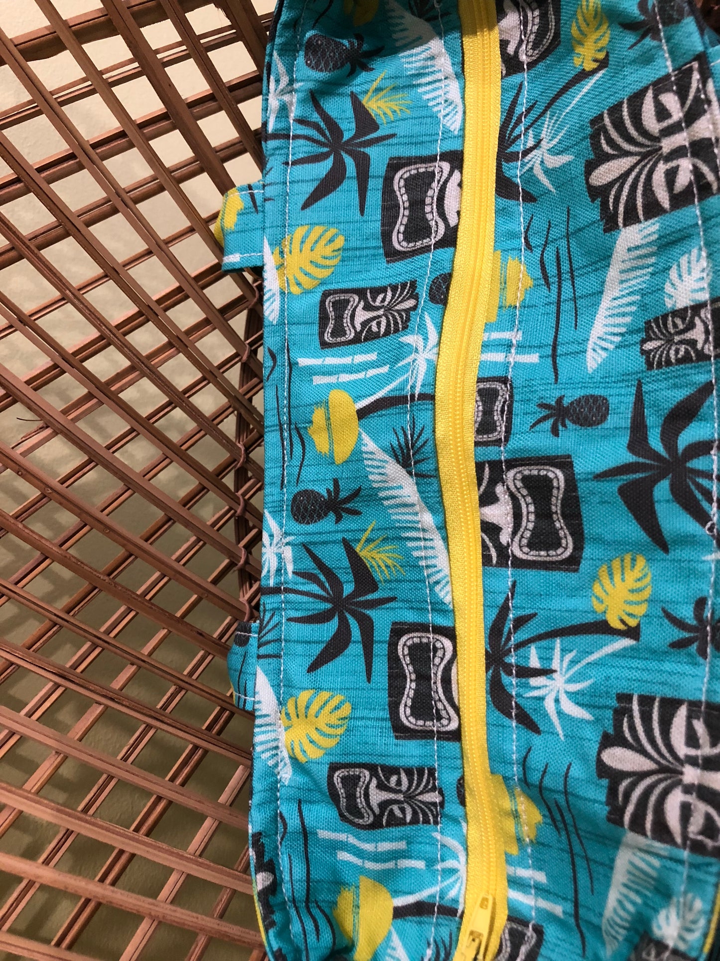 Island 🏝 Tiki Hand Bag - Aqua.